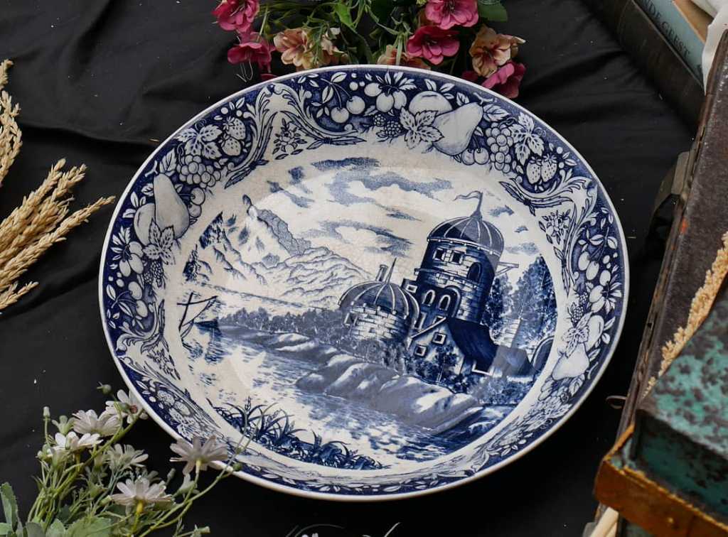 Piring Porcelain Antik Jepang