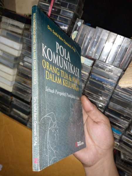 Buku POLA KOMUNIKASI Orangtua & Anak Dalam Keluarga Penerbit Rineka Cipta Cetakan Pertama Tahun 2004