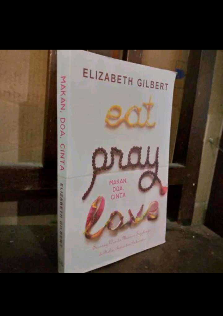 Buku EAT PRAY LOVE - Makan Doa Cinta By Elizabethhh Gilbertt Penerbit Abdiii Tandarrr Tahun 2006 - SEORANG WANITA MENCARI SEGALANYA DI ITALIA, INDIA DAN INDONESIA