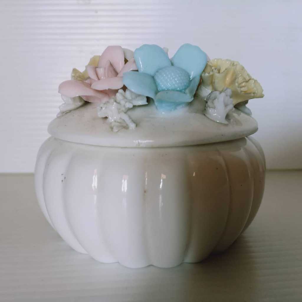 Cepuk porcelain eropa