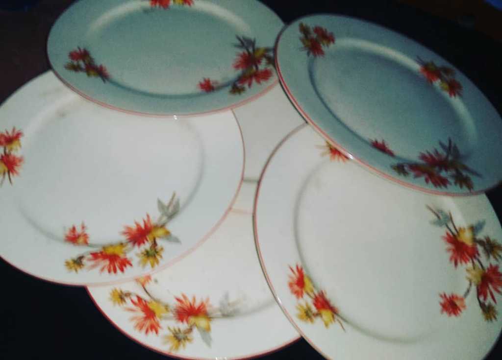 Piring Keramik Vintage