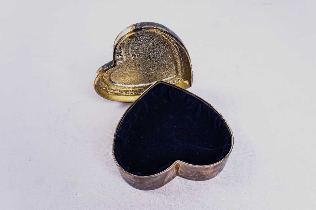 Tempat Perhiasan Perak Vintage