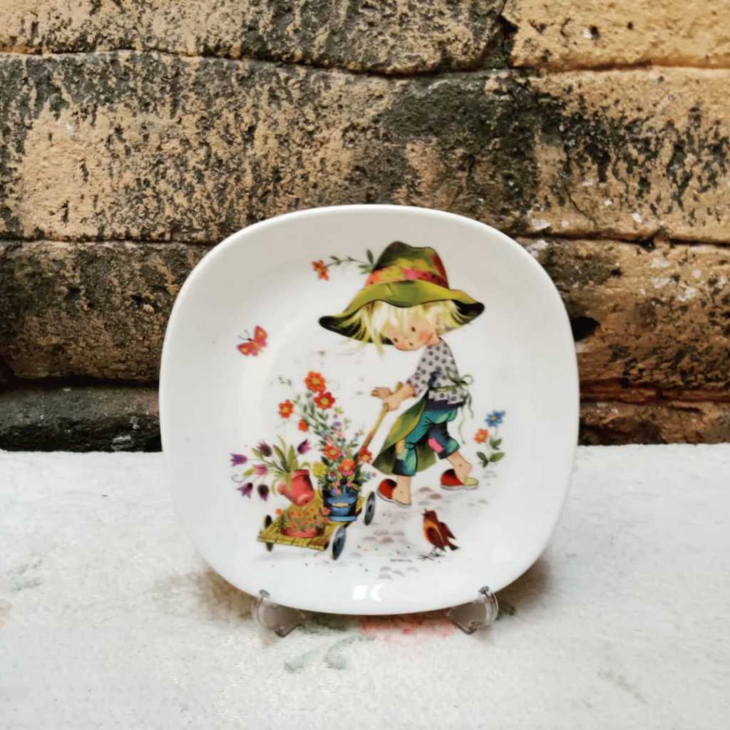 Piring Keramik Vintage