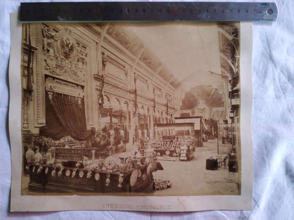 Foto antik / Foto kuno "dua muka" (Autriche - Hongrie dan Entree De La Galerie Italienne) ; estimasi tahun 1900-an awal; ukuran 28cm x 22,5cm .