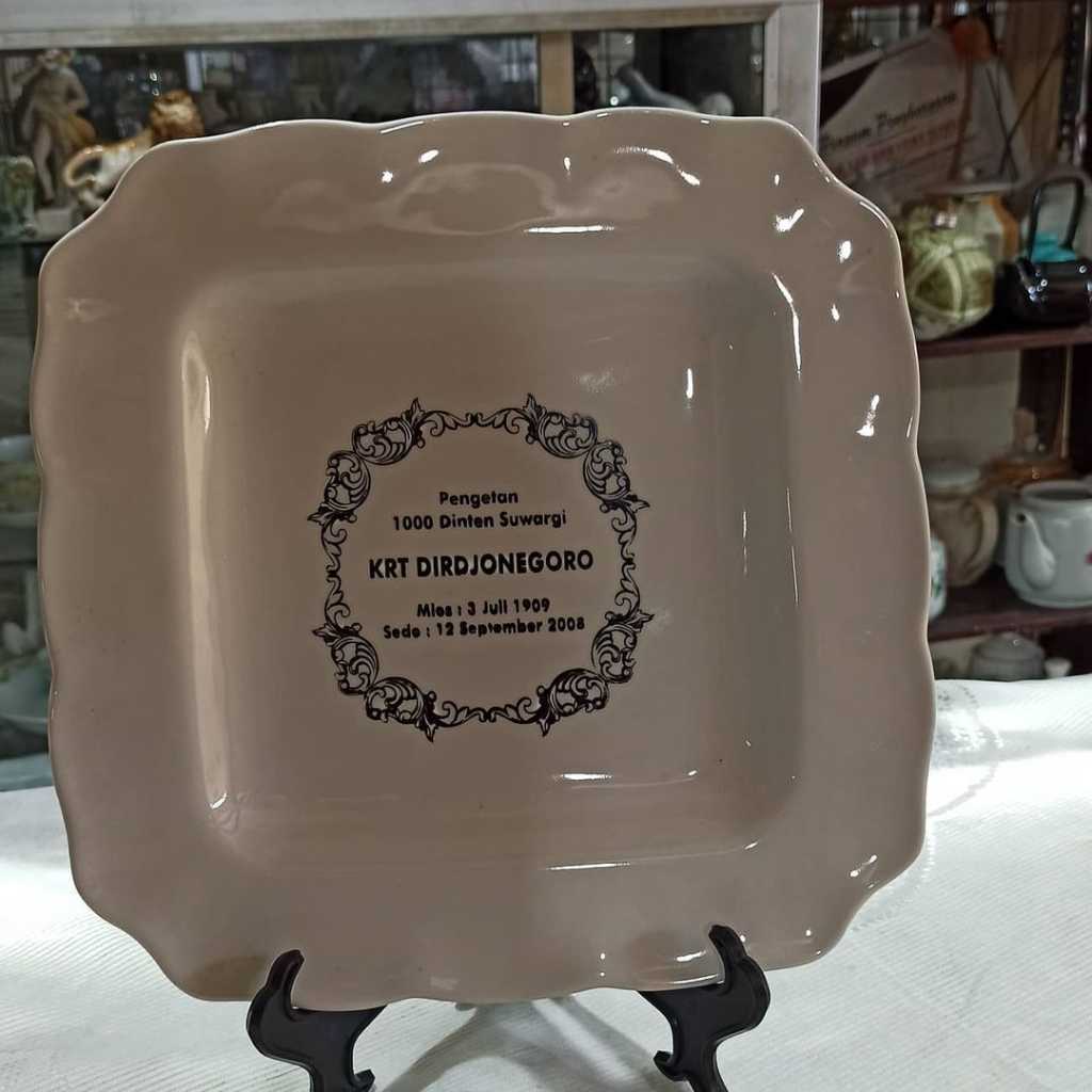 Piring Keramik Vintage