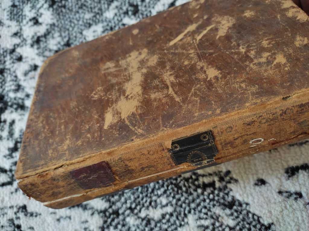 Buku A NEW AND COMPLETE SYSTEM Of UNIVERSAL GEOGRAPHY by John Payne, 1798.