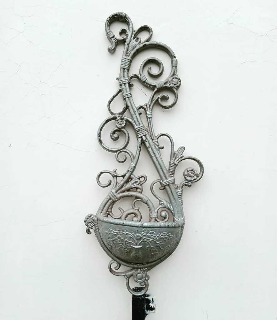 Pot Dinding.Bahan logam T.74cm