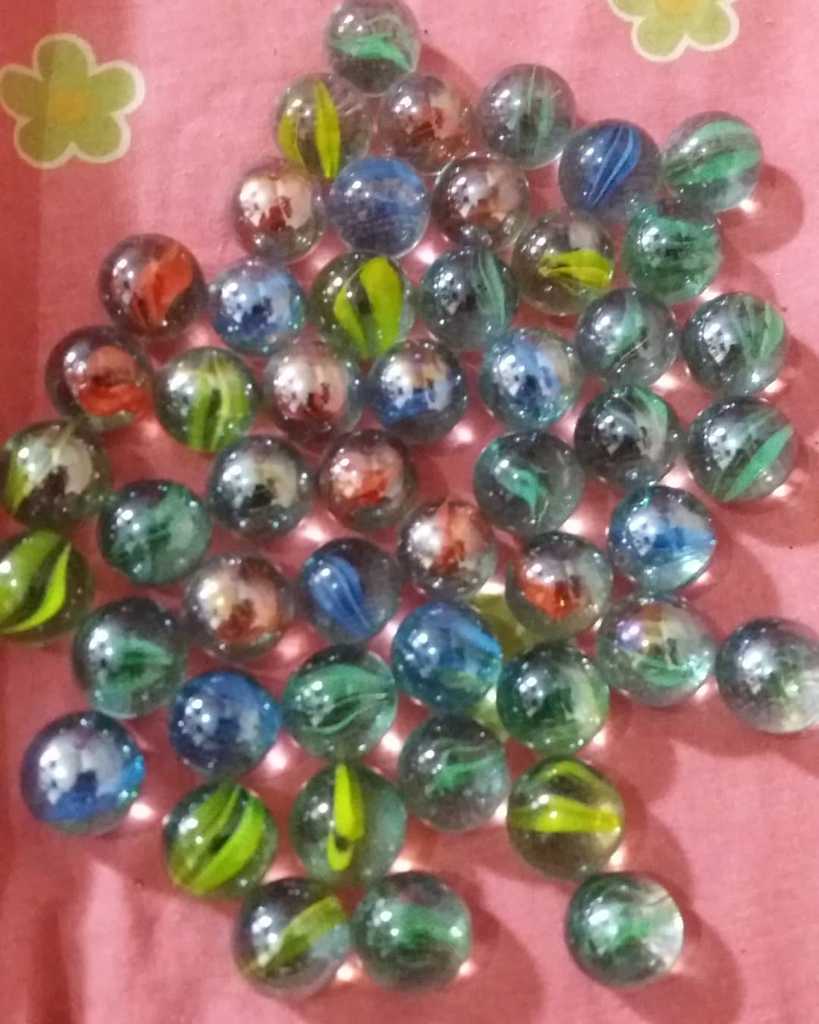 50 biji kelereng atau gundu