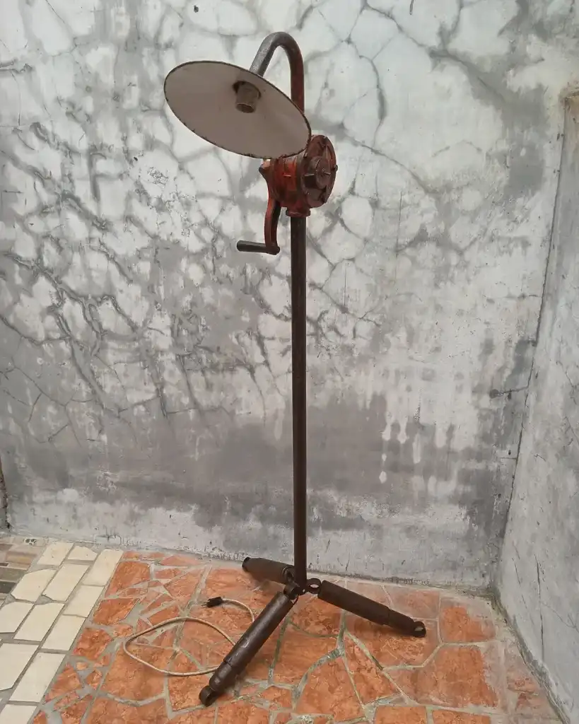 Lampu Berdiri Industri Otomotif