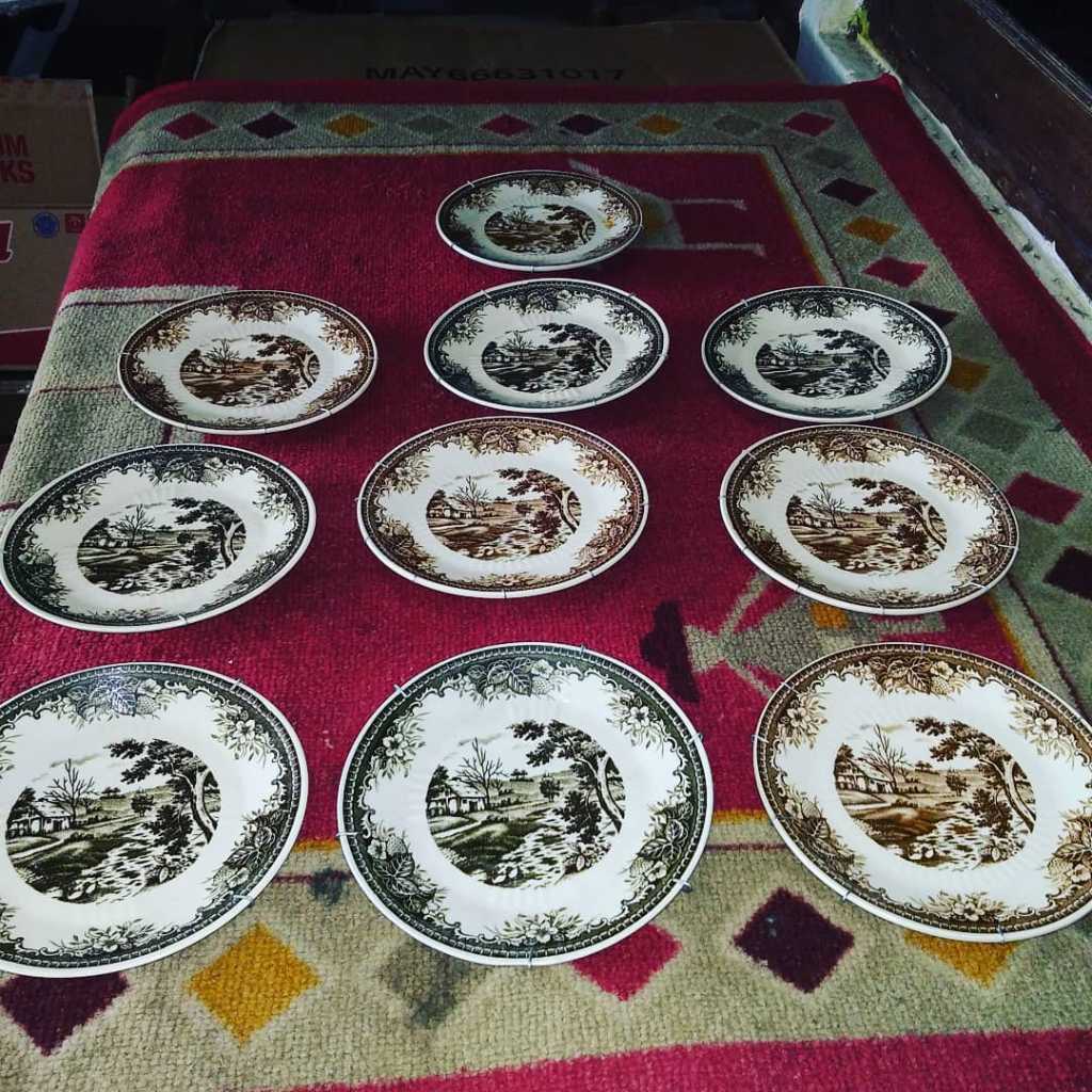 Piring Keramik Vintage