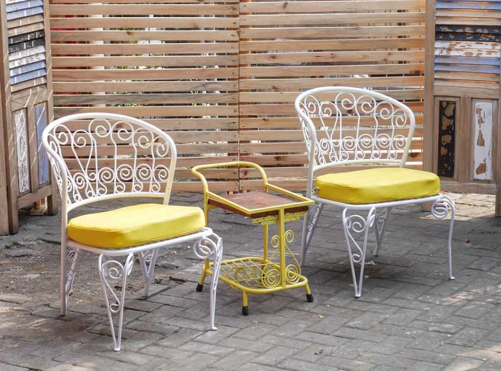 Kursi Merak BesiKursi Merak Besi