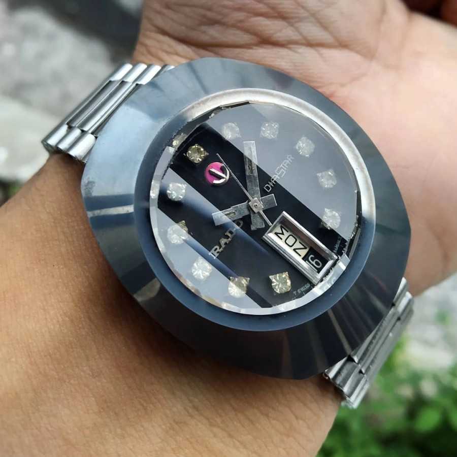 Jam rado sales untuk dijual