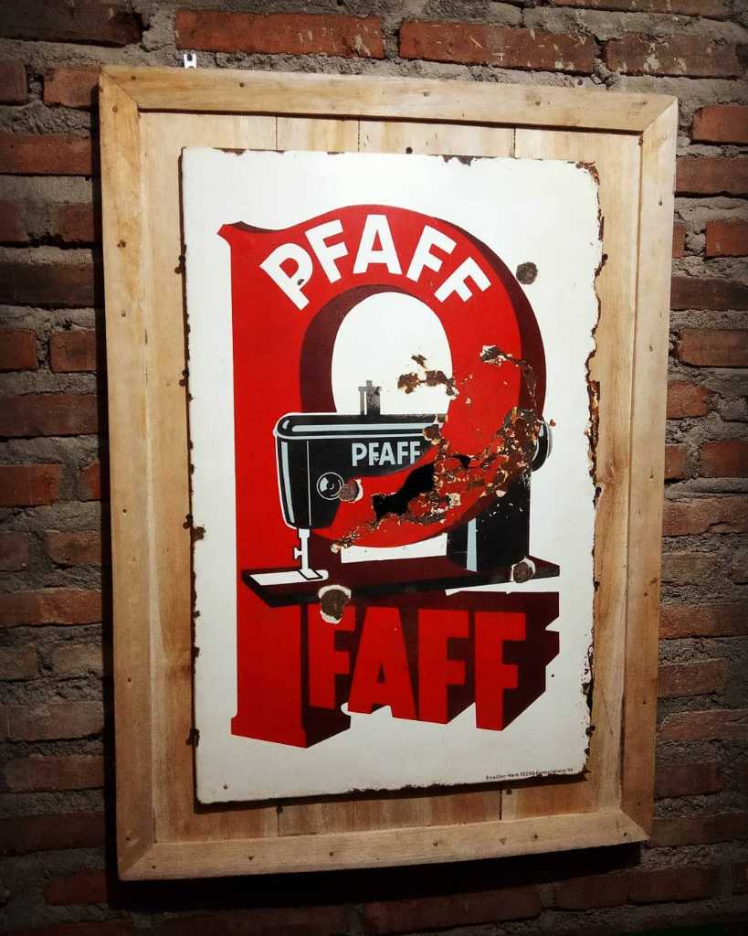 Reklame enamel  mesin jahit "Pfaff"