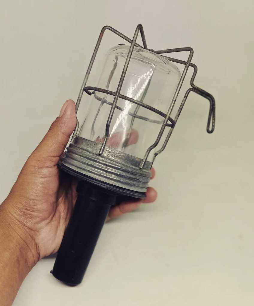 Lampu bengkel .