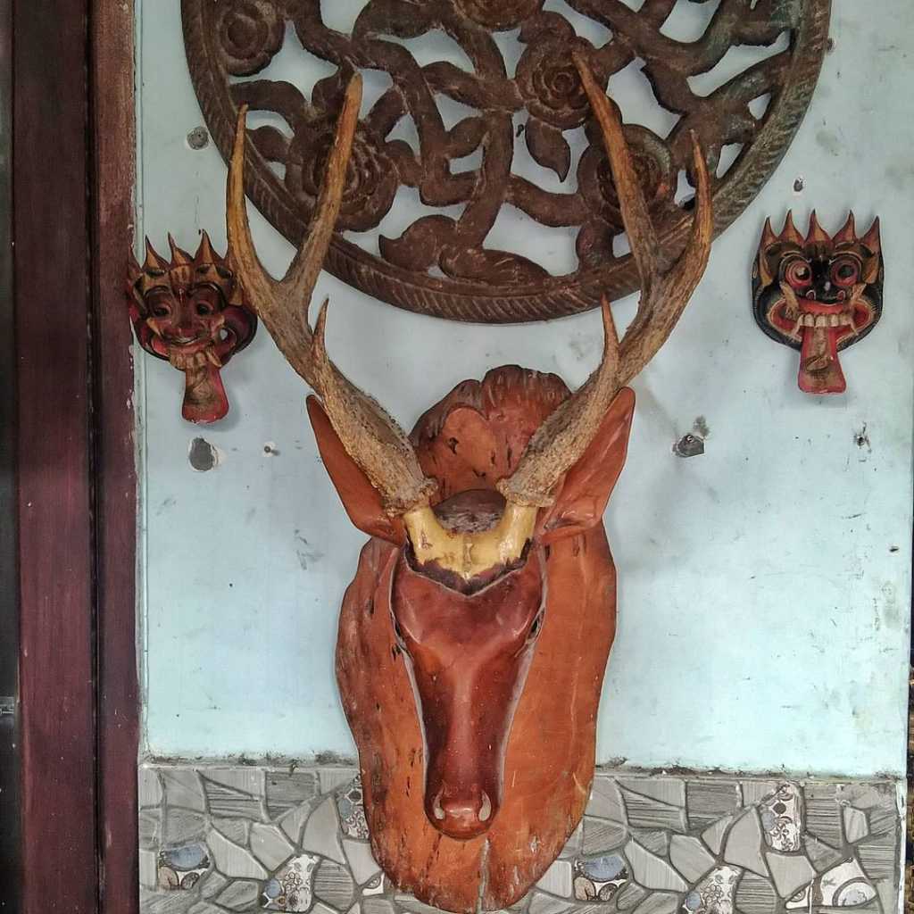 Pahatan Kepala Rusa Bahan Kayu Jati