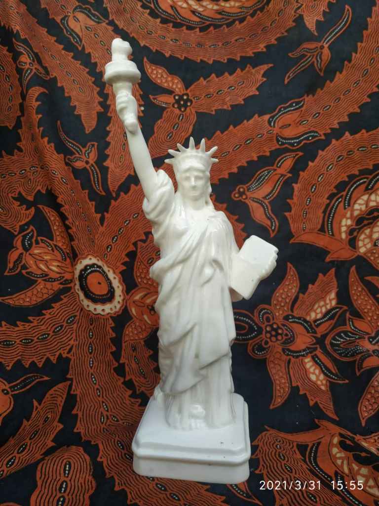 Patung Keramik Vintage