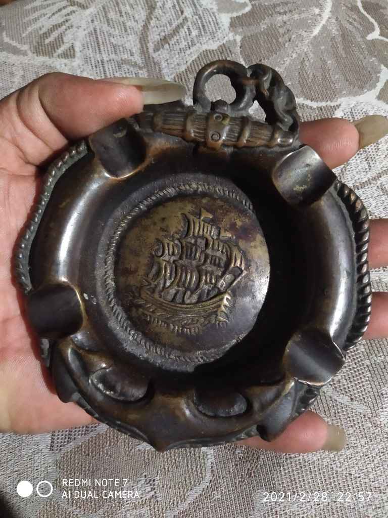 Asbak Rokok Kuningan