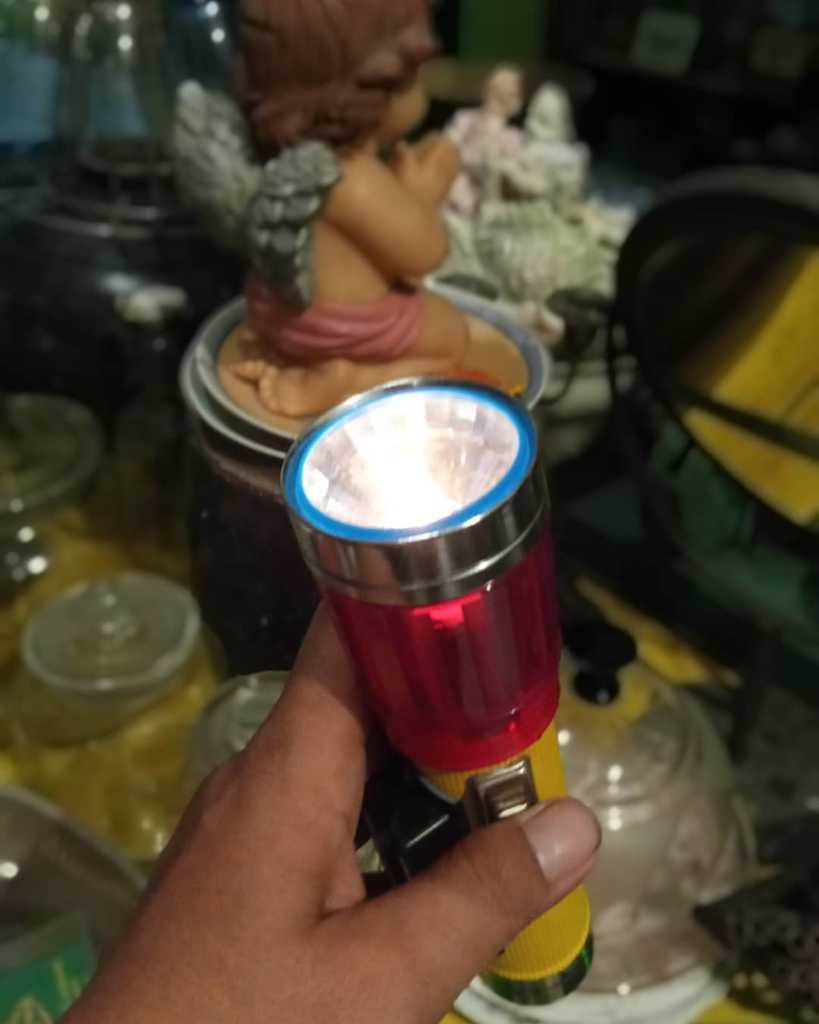 Senter Hitachi.. ( stok lama toko ).