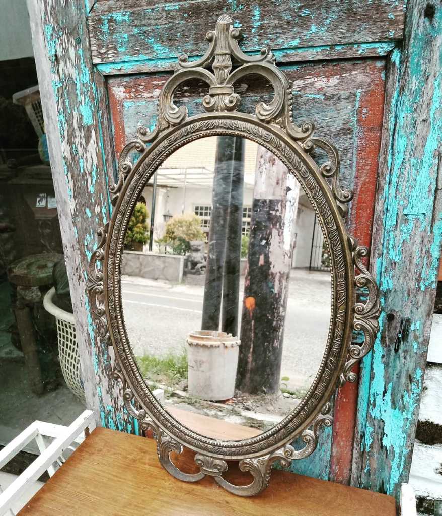 Frame Italy ukuran Jumbo.T57cm x L.37cm.Bahan besi babet.nuansa klasik