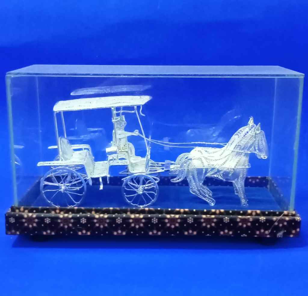 Miniatur Andong Bahan Tembaga Dan Perak