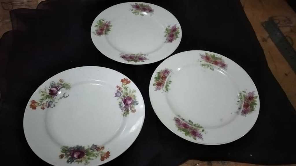 Piring Porcelain Vintage