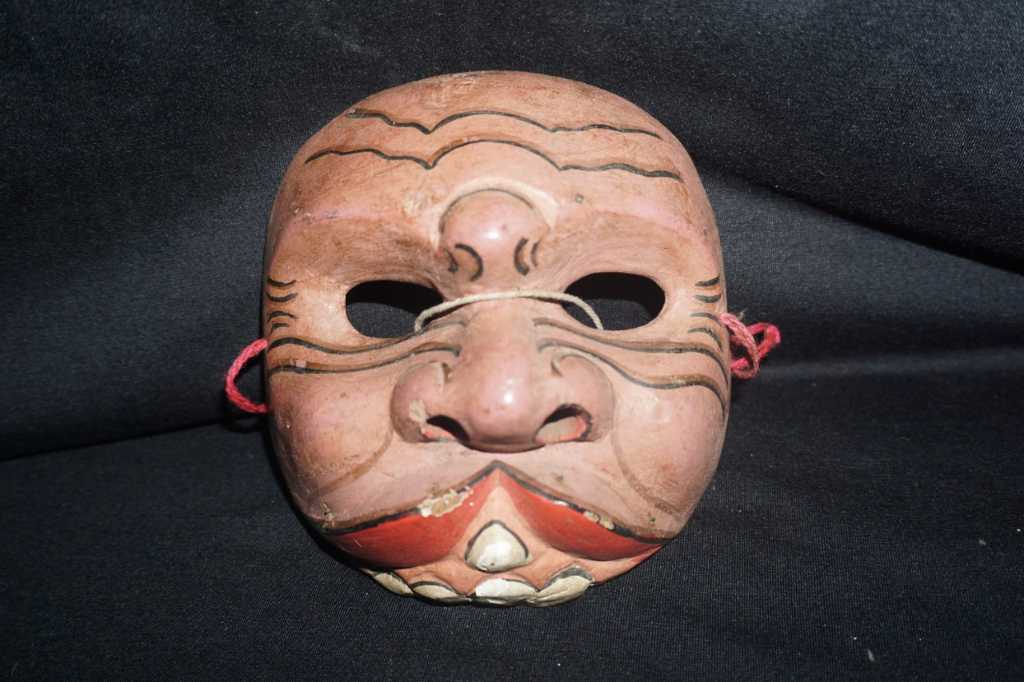 Topeng Sumbing Antik