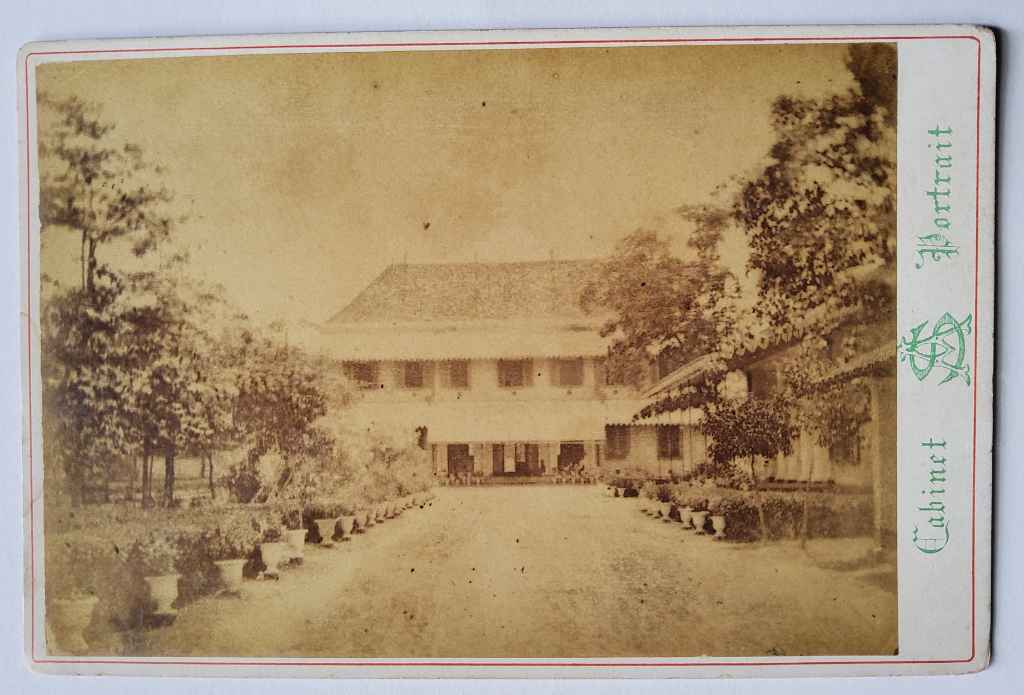 Foto Antik / Foto Kuno ; estimasi tahun 1870-an; ukuran 10cm x 14,5cm (kecil 0025)