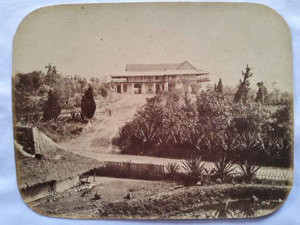 koleksi foto jadul estimasi tahun 1870-an  ukuran panjang: 24,5cm; lebar: 19cm