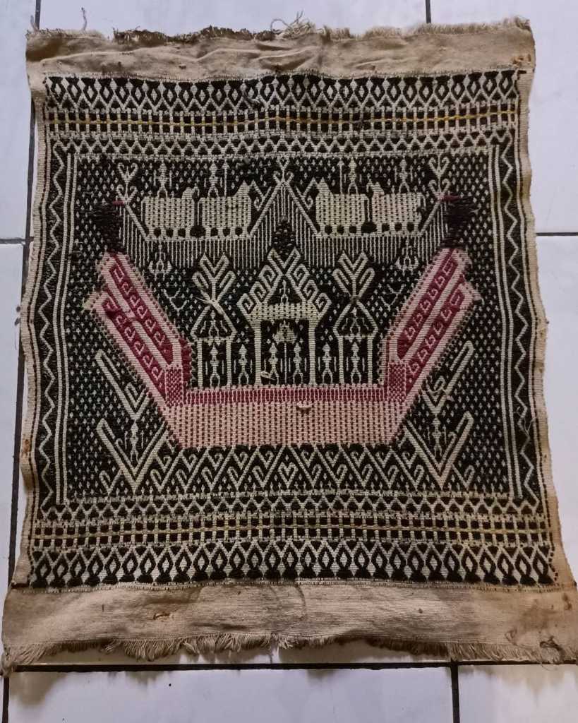Kain Nampan ~ Lampung 46 cm X 38 cm
