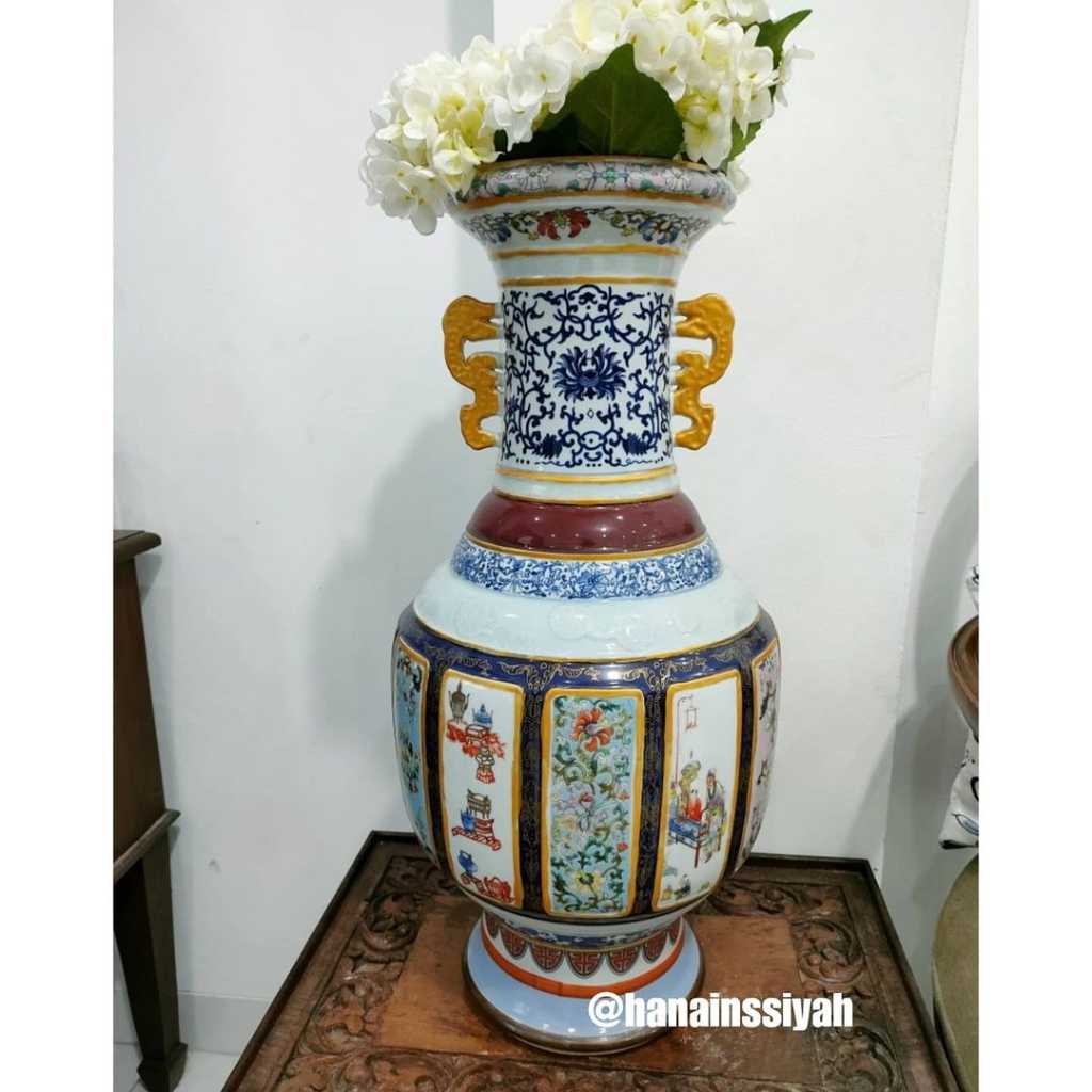 Tochin Kuping Antik Chinoiseries motif timbul Bercap bawahnya Tinggi : 63 cm
