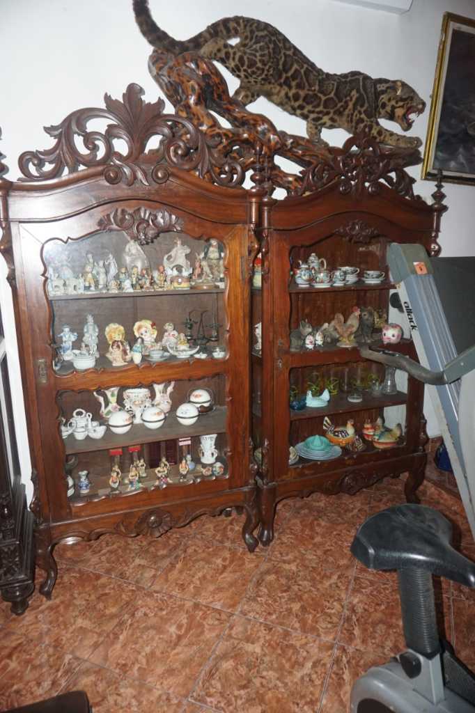 Almari Prongkas Sabuk