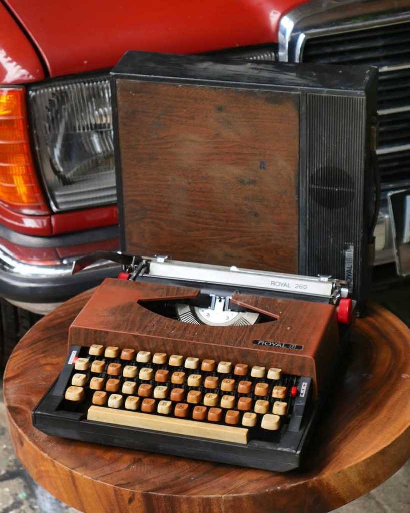 Mesin Ketik Antik