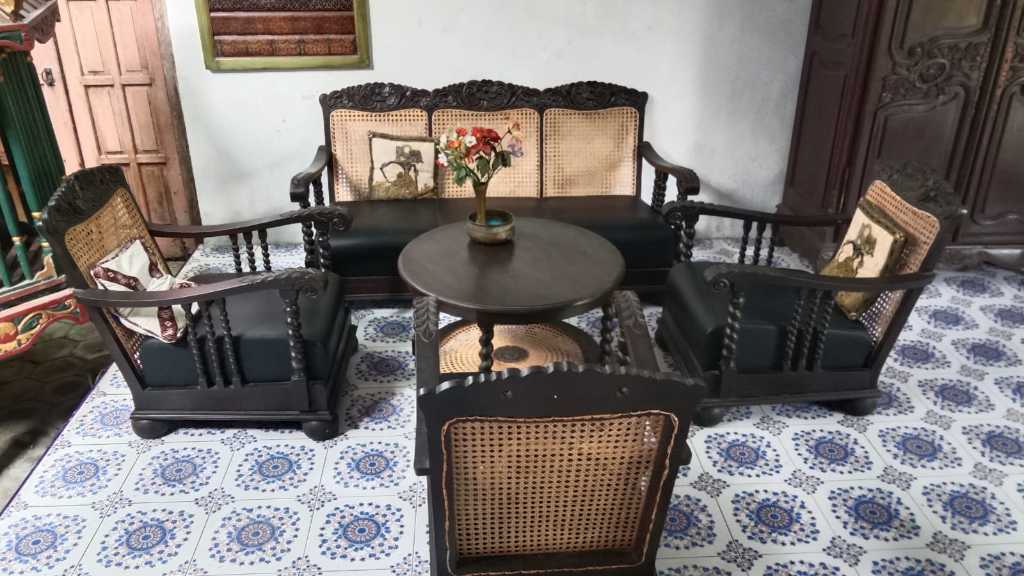 Kursi Tamu Vanderfule Antik - kayu Jati Jok Hitam 1 Set