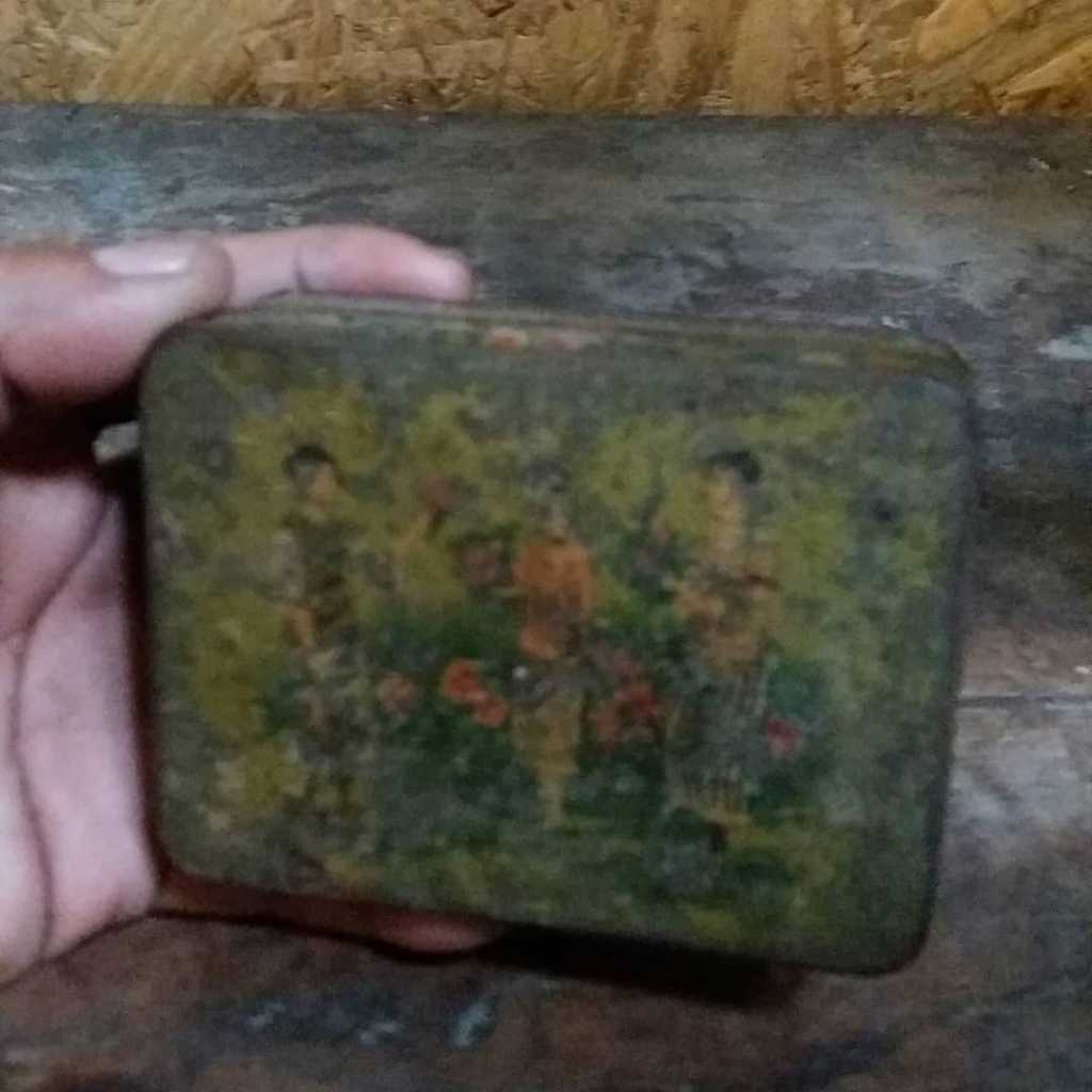 Kaleng obat cina jadul 100 rb.