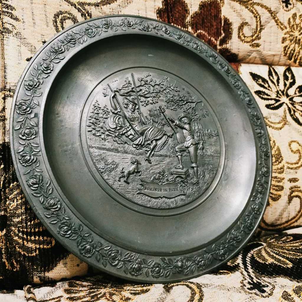 Piring Timah Vintage