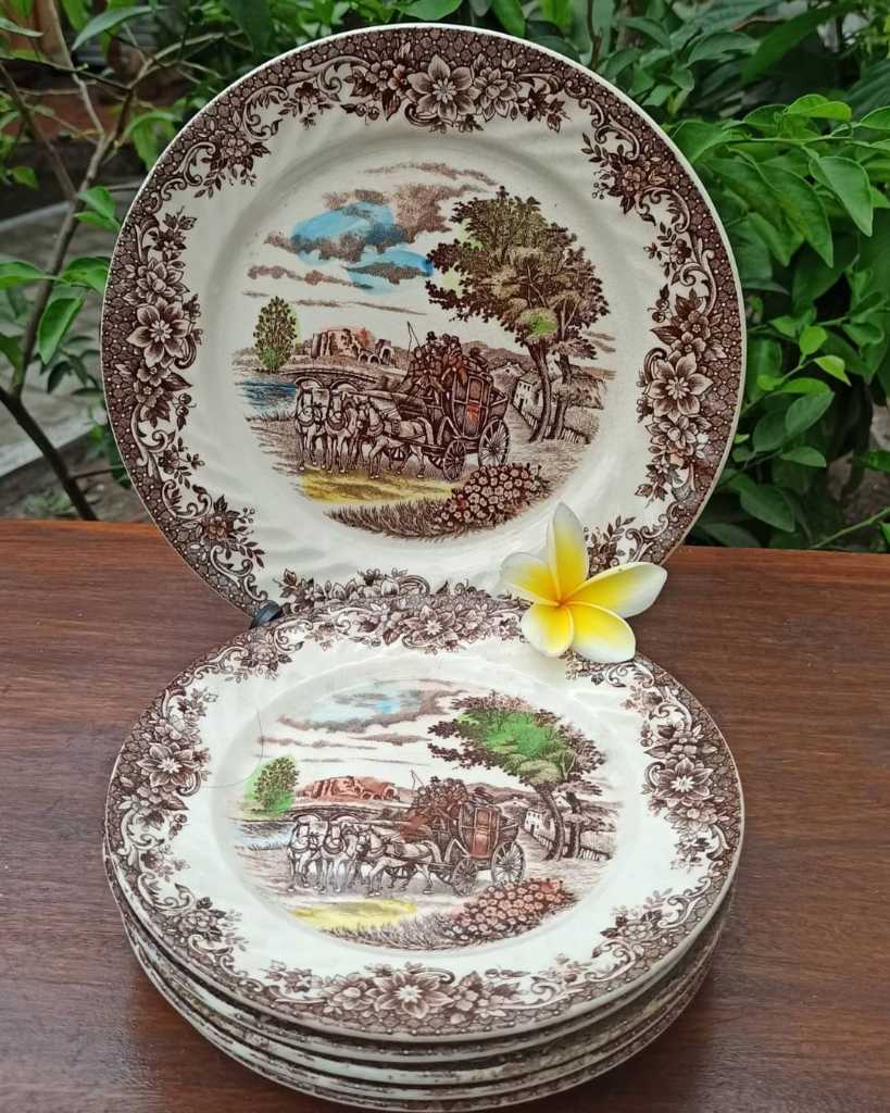 Piring Keramik Vintage Eropa