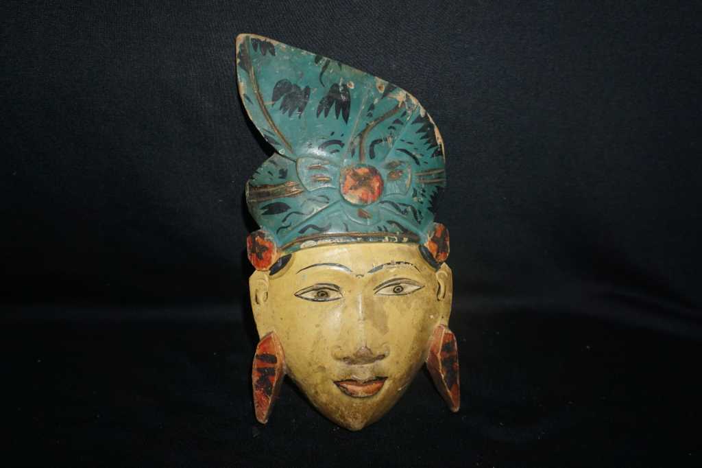 Topeng Lombok Bahan Kayu