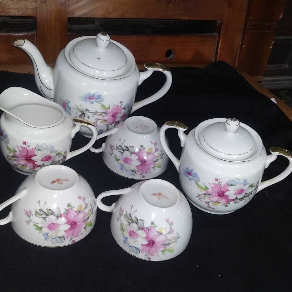 Cangkir Porcelain Vintage