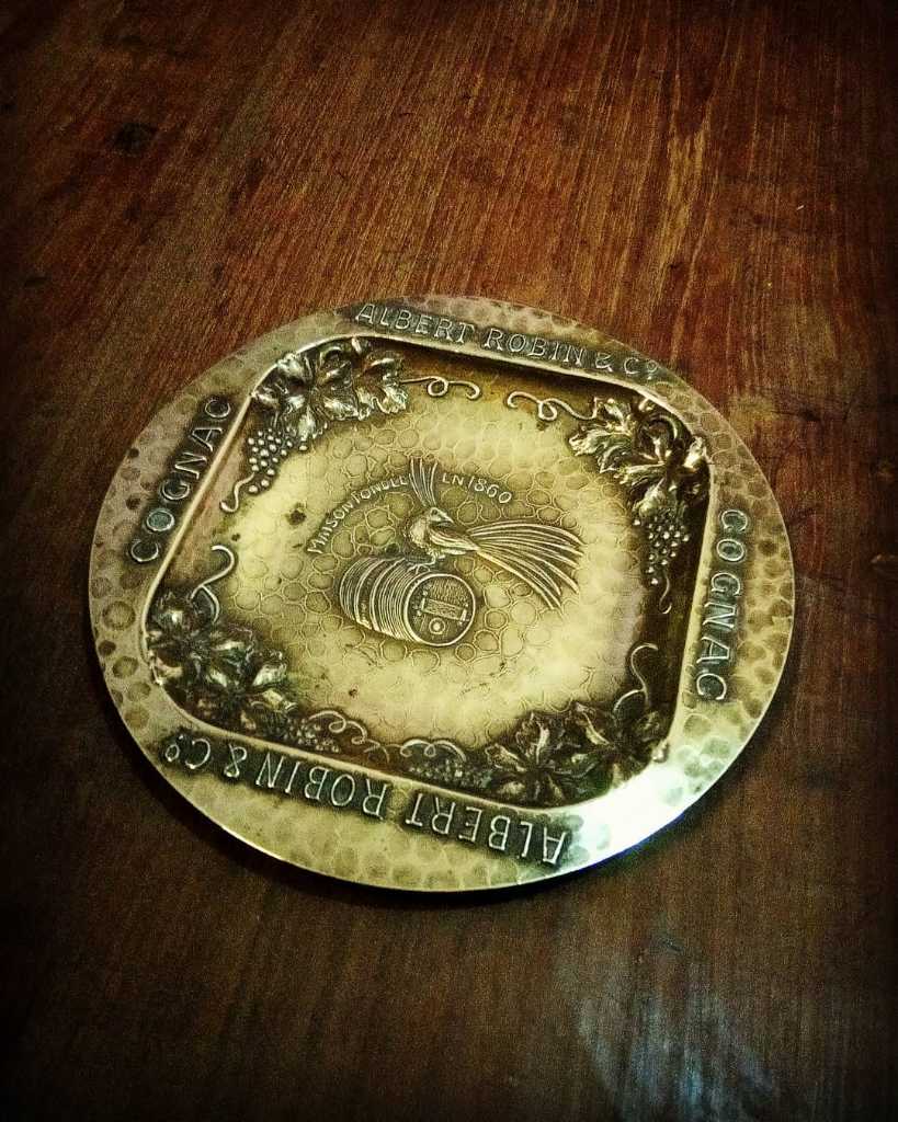 Asbak rokok Vintage, bekas souvenir minuman