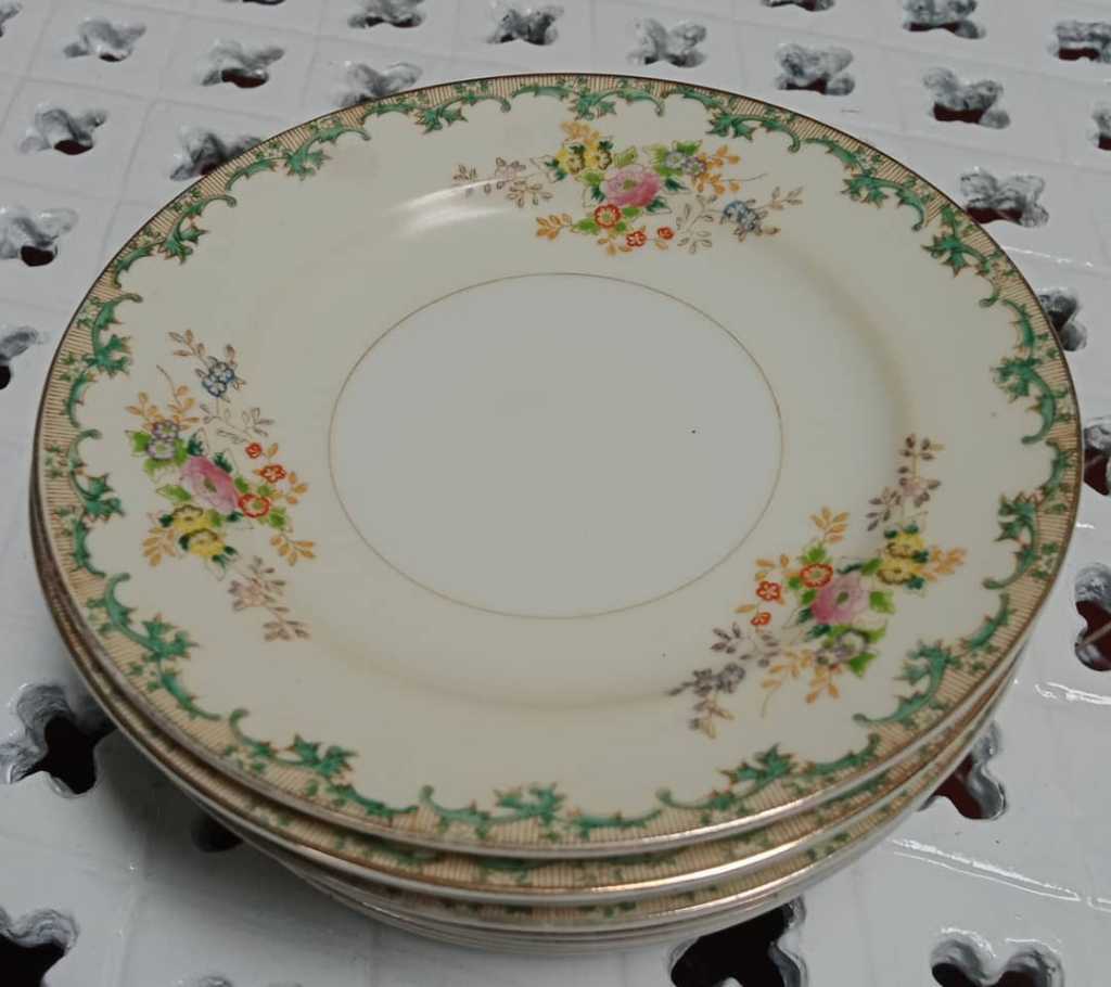 Piring Porcelain Vintage
