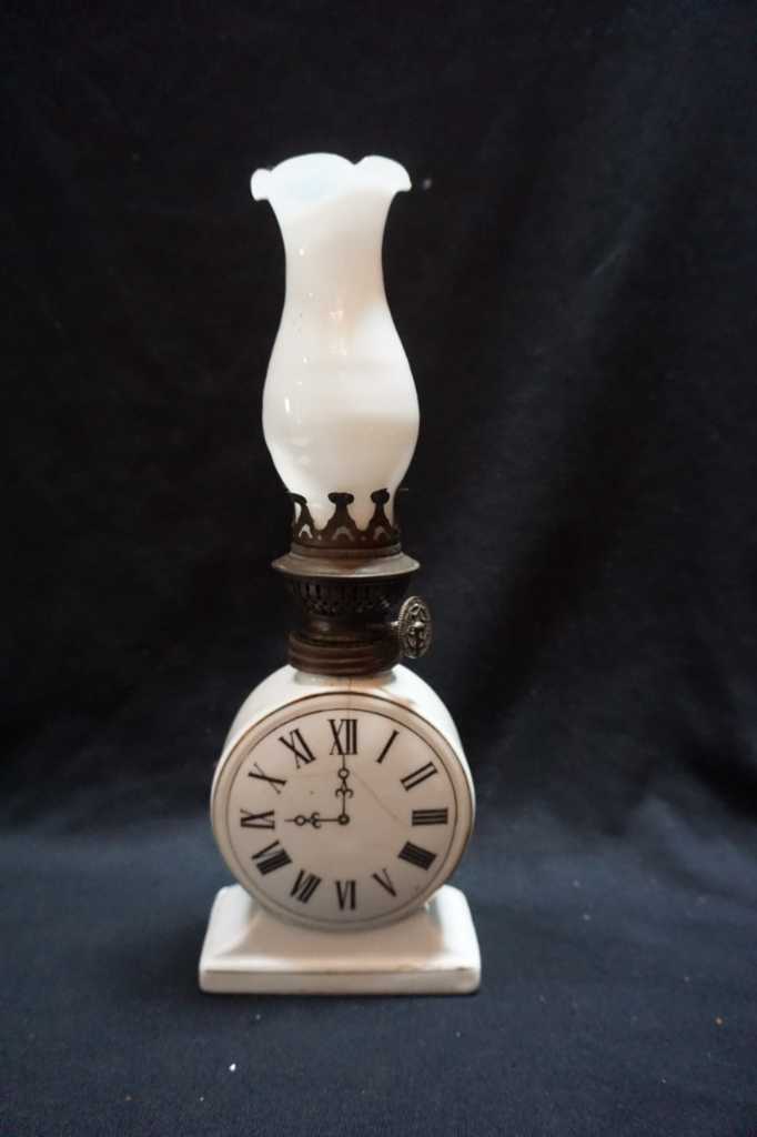 Lampu Duduk Motif Gambar Jam Bolak-Balik