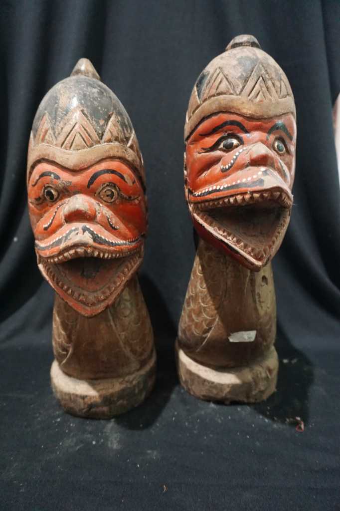 Patung Sepasang Kepala naga Raja