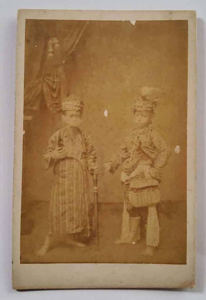 Foto Antik / Foto Kuno ; estimasi tahun 1870-an; ukuran 15cm x 10cm (kecil 0033)