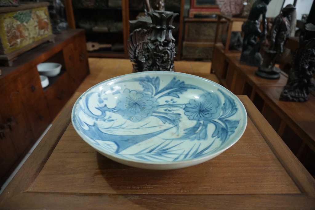 Piring Keramik Antik