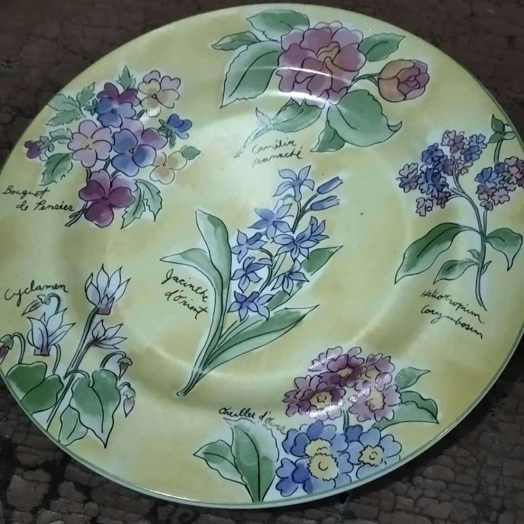 Piring Keramik Vintage