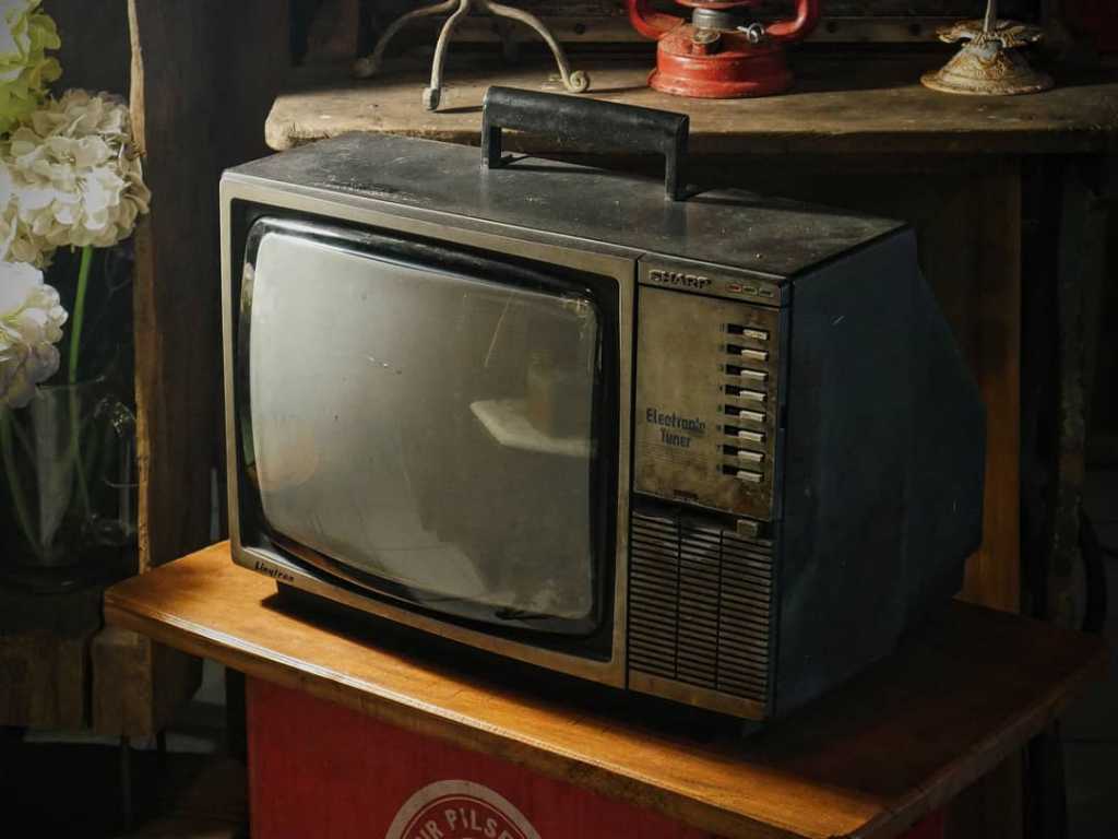 TV SHARP LINYTRON. TV jadul berwarna tahun 80an