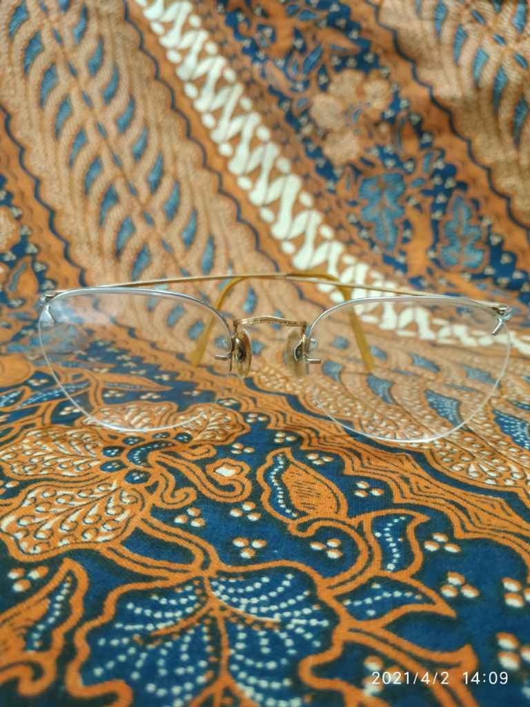 Kaca Mata Tua Era Belanda Bentuk Hampir Bulat [HB166]