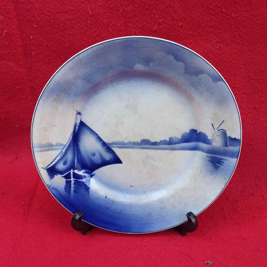 Piring Keramik Antik