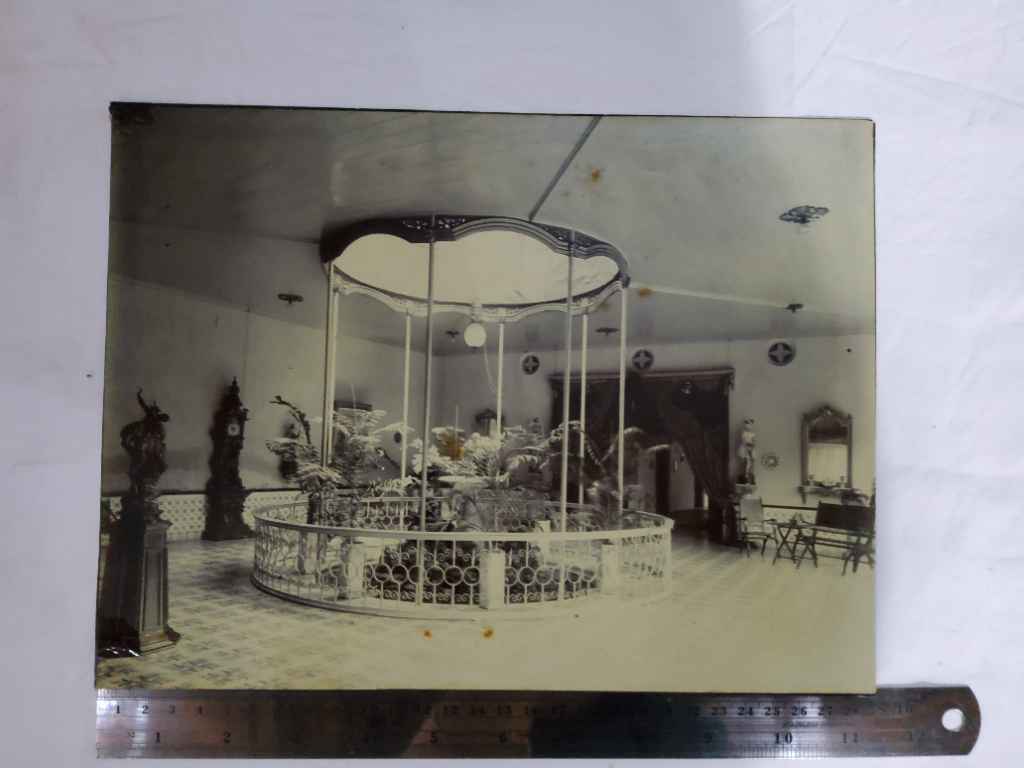 Foto Antik / Foto Kuno ; estimasi tahun 1900-an awal; ukuran 29cm x 21,5cm