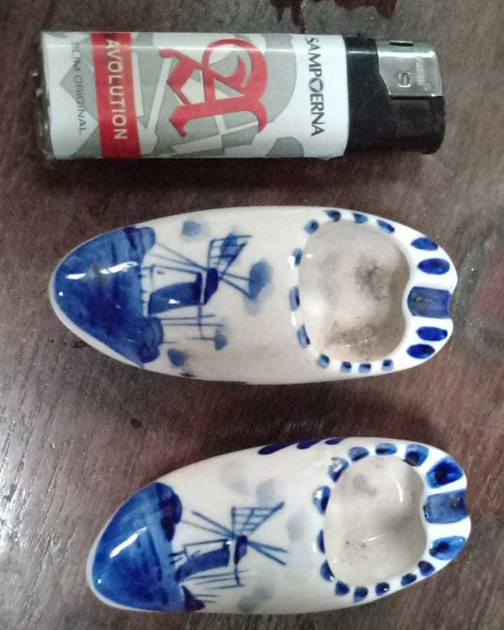 Delf motif sepatu.seujuran korek Gas.